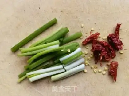 Make Onion fried wood step 1