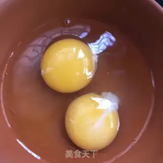 Make Celery fried eggs step 1