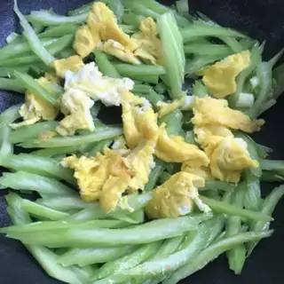 Make Celery fried eggs step 7