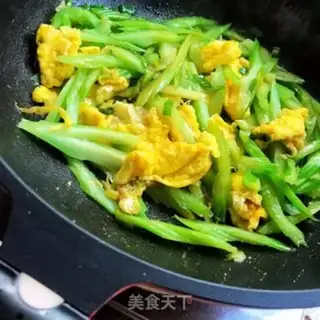 Make Celery fried eggs step 8