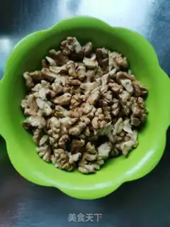 Make Black sesame pecan powder step 1
