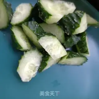 Make cucumber-mucked eggs step 3
