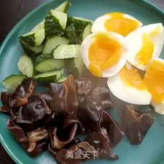 Make cucumber-mucked eggs step 5