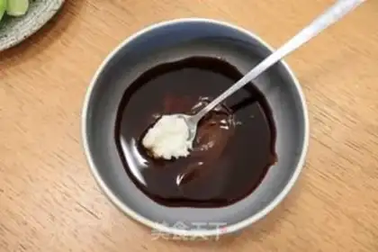 Make Soy sauce soup step 1