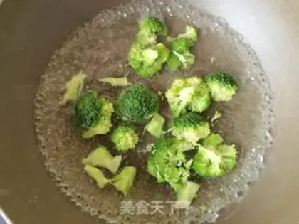 Make Golden pins and mushrooms and broccoli step 3