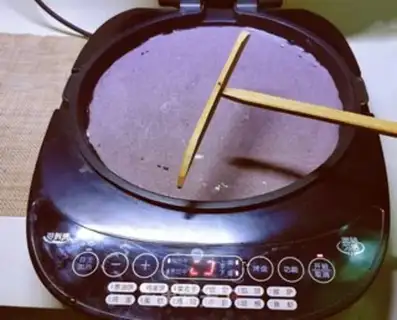 Make Black rice egg pancakes step 4