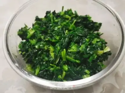 Make Spinach egg crystal dumplings step 1