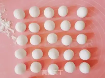 Make Spinach egg crystal dumplings step 3
