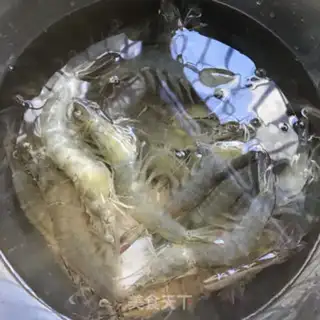Make Tomato shrimp salad step 0