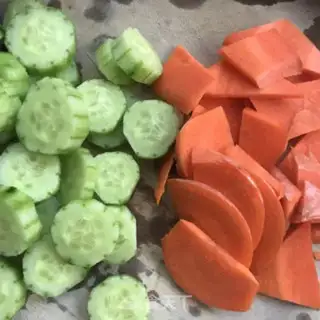 Make Tomato shrimp salad step 4