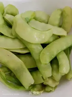 Make Clear the Dutch beans step 0