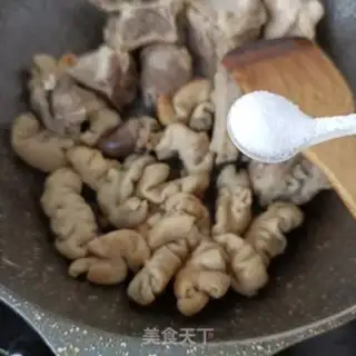 Make Japanese beef oatmeal step 1