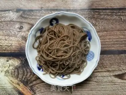 Make The fragrance sauce and the wheat noodles step 4