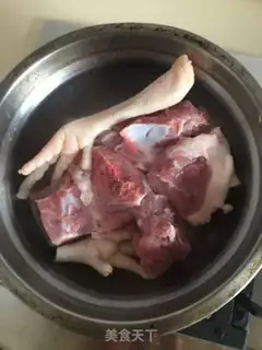 Make Monkey mushroom fan soup step 1