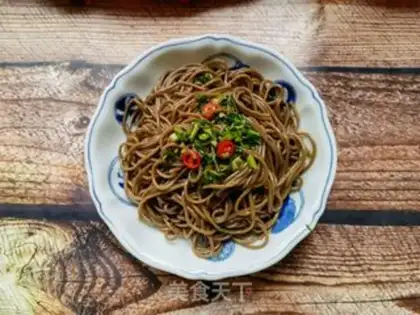 Make The fragrance sauce and the wheat noodles step 7