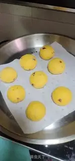 Make Cranberry pumpkin buns step 7