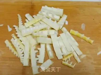 Make Spring fried meat step 1