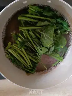 Make Spicy spinach step 1