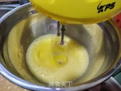 Make raisin sponge cake step 2