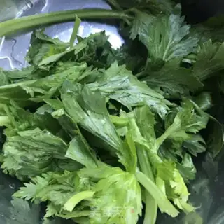 Make Celery leaves step 0