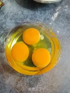 Make A yellow milk pie step 1
