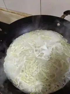 Make Hot pepper noodles step 1