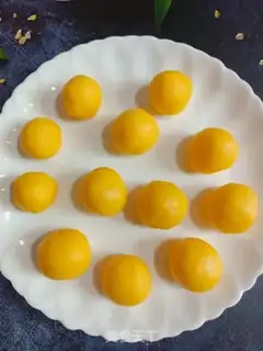 Make A yellow milk pie step 9