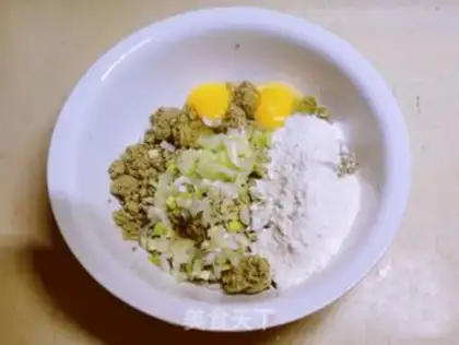 Make Eggs and bean rolls step 1