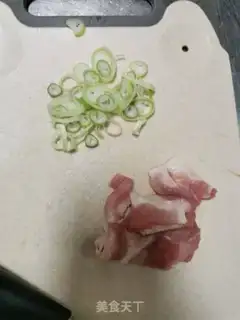 Make Tomato color. Noodles step 1