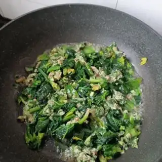 Make Cream shrimp, spinach step 8