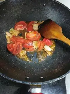 Make Tomato color. Noodles step 3