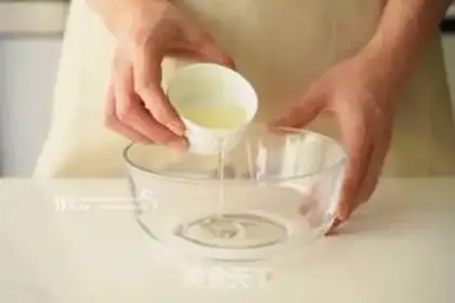 Make Red velvet cake rolls step 1