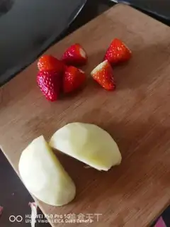 Make Strawberry apple sauce step 0