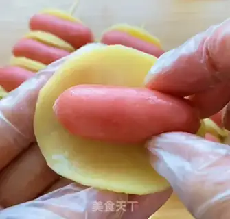 Make Potato sausage roll step 1