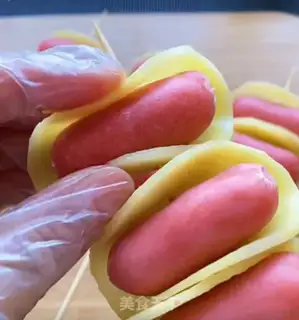 Make Potato sausage roll step 2