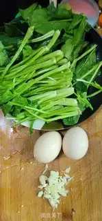 Make Spinach fried eggs step 1