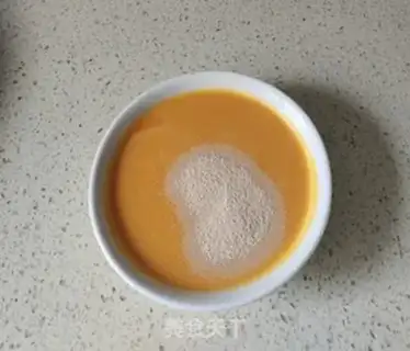 Make Pumpkin rolls step 1