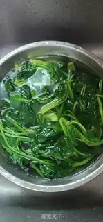 Make Spinach fried eggs step 4