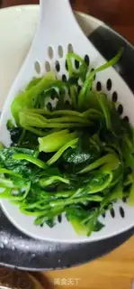 Make Spinach fried eggs step 5