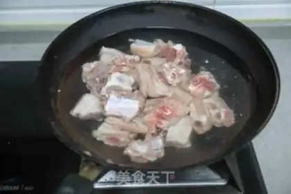 Make Soy sauce broth ribs step 2