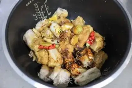 Make Soy sauce broth ribs step 3