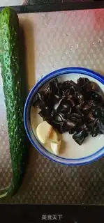 Make The cucumber, black-mucked shrimp step 1