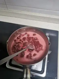 Make Homemade strawberry sauce step 2