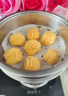Make Pumpkin rolls step 12