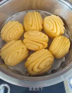 Make Pumpkin rolls step 13
