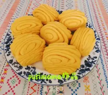 Make Pumpkin rolls step 14