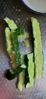 Make The cucumber, black-mucked shrimp step 6