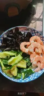 Make The cucumber, black-mucked shrimp step 9