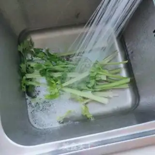 Make Peanut rice celery step 1