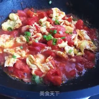 Make Tomato fried eggs step 7